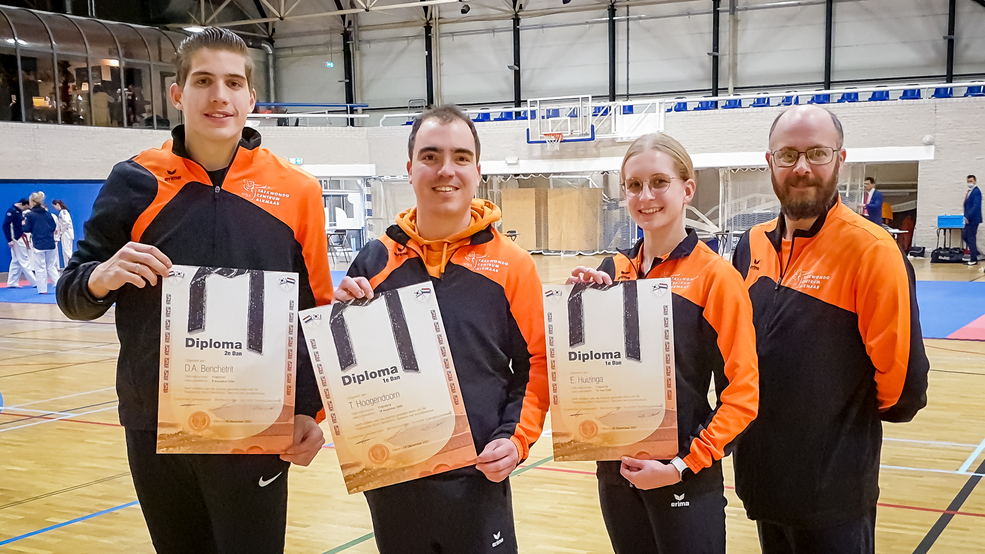 Damian, Tim, Emma en hoofdtrainer Michael